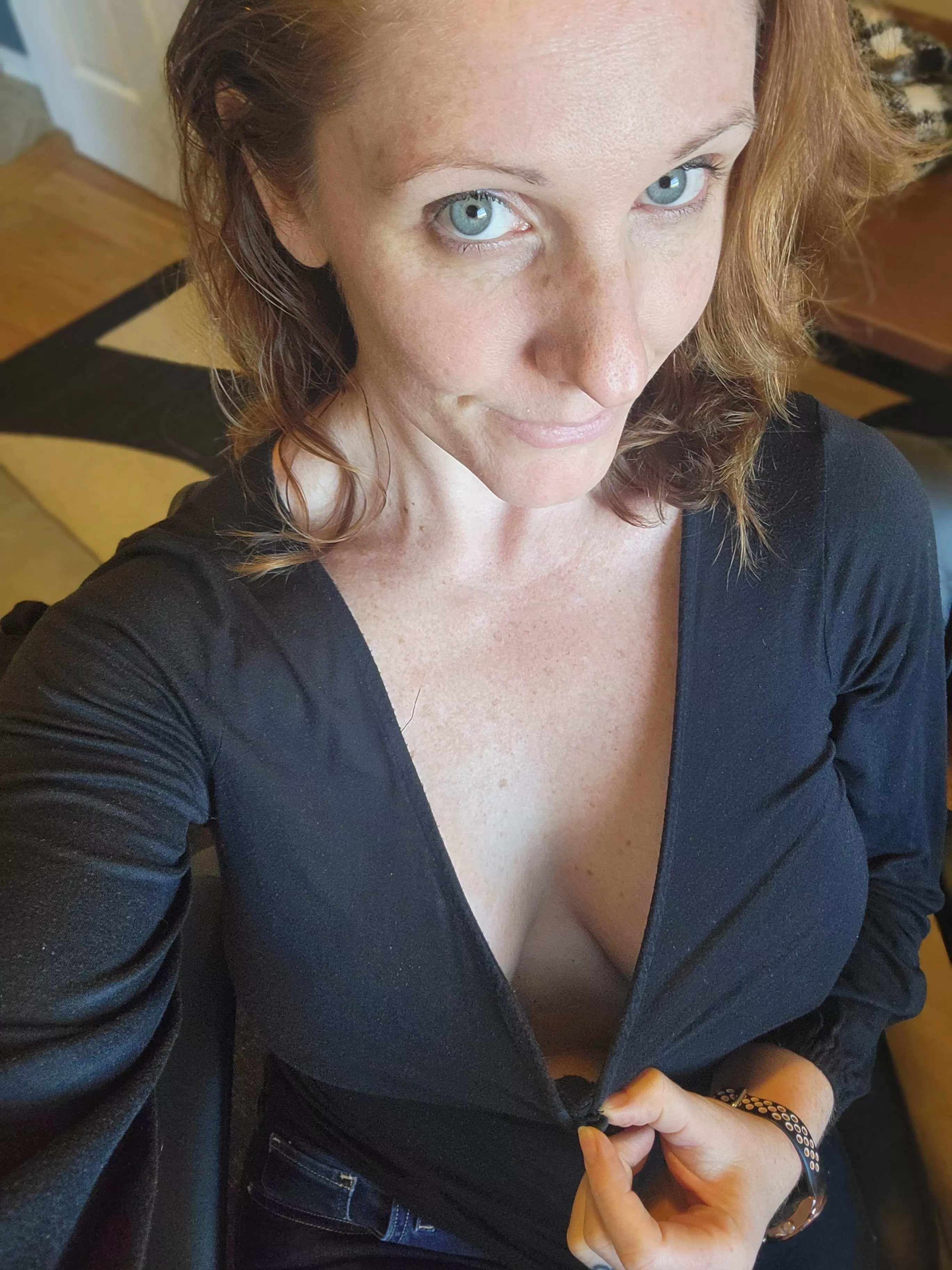 loosen up my buttons 💋