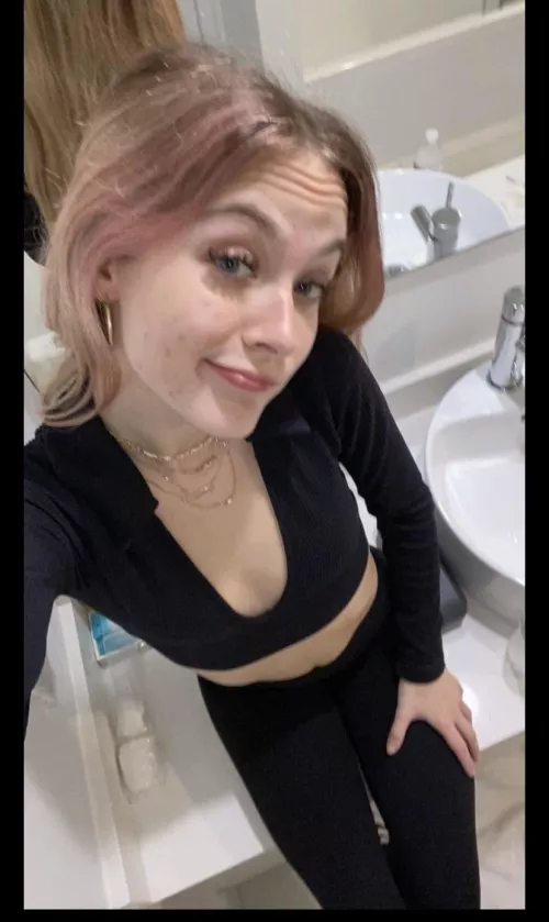 Loser here with pics of sis+friends come bully me for more