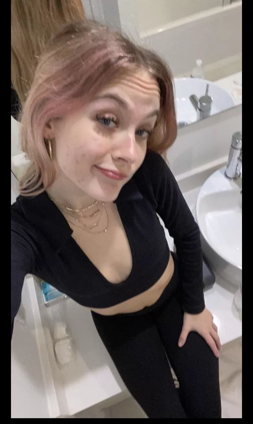 Loser here with pics of sis+friends come bully me for more