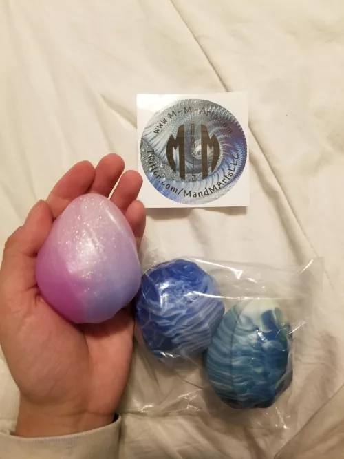 My first clutch of eggs came in today! Wonder if I can get them all to fit 🤔