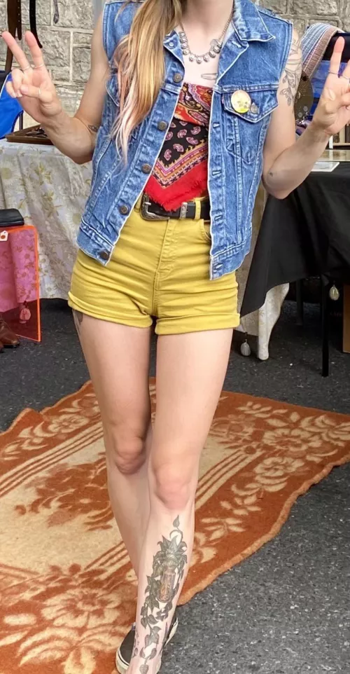 My gap in these bright shorts [oc]
