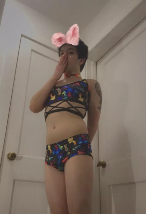 new to this sub ☺️ how’s my outfit?