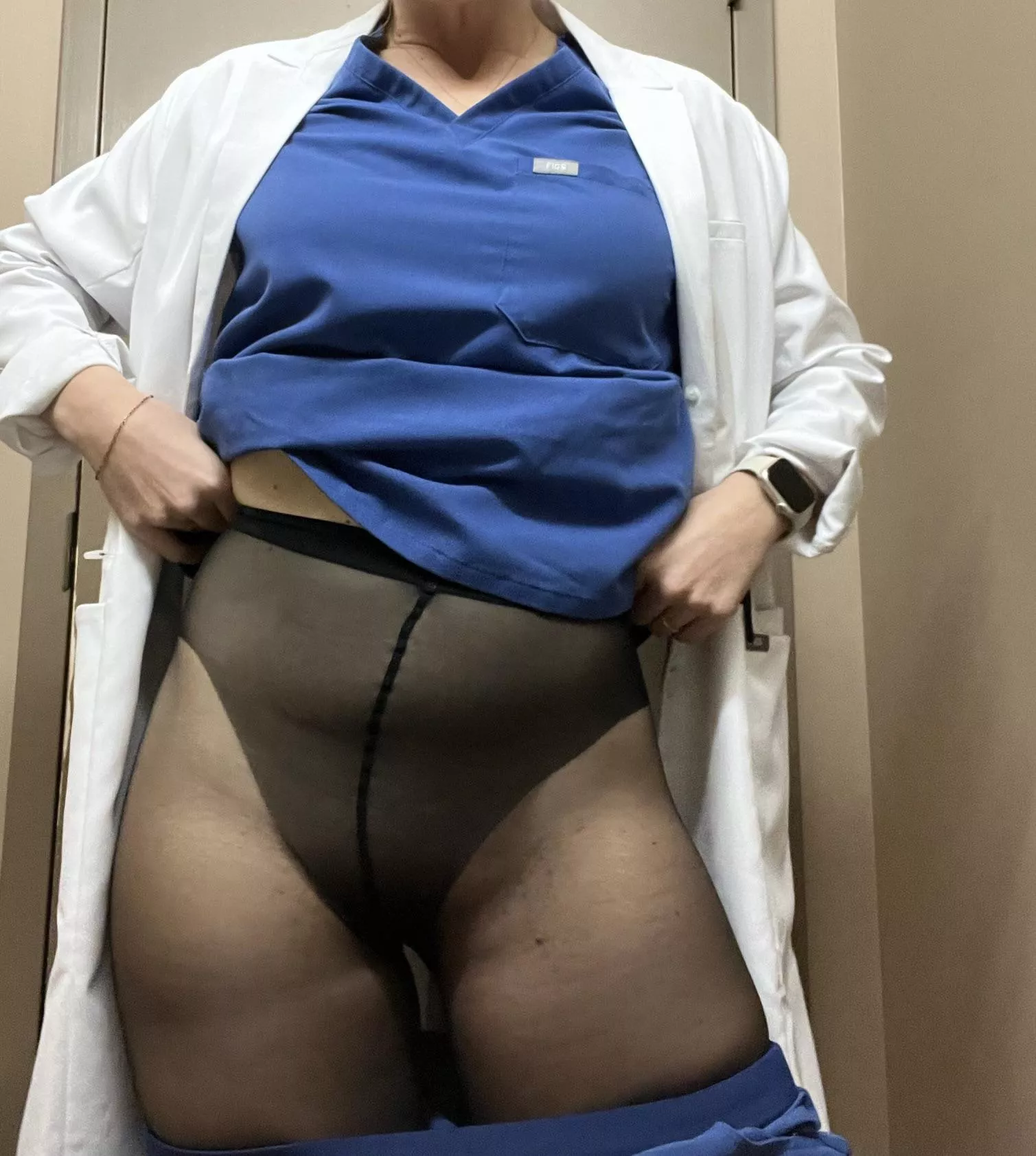 Pantyhose under my scrubs 🤫🤫 [f]