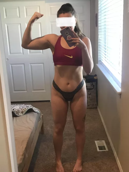 Personal Trainer who’d love to “work out” a black 🍆 in front of hubby 😋