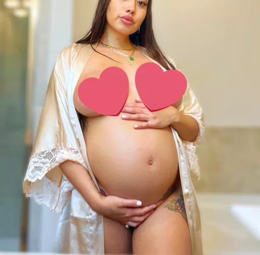 Robes are my favorite to wear 🧖🏻‍♀️👅