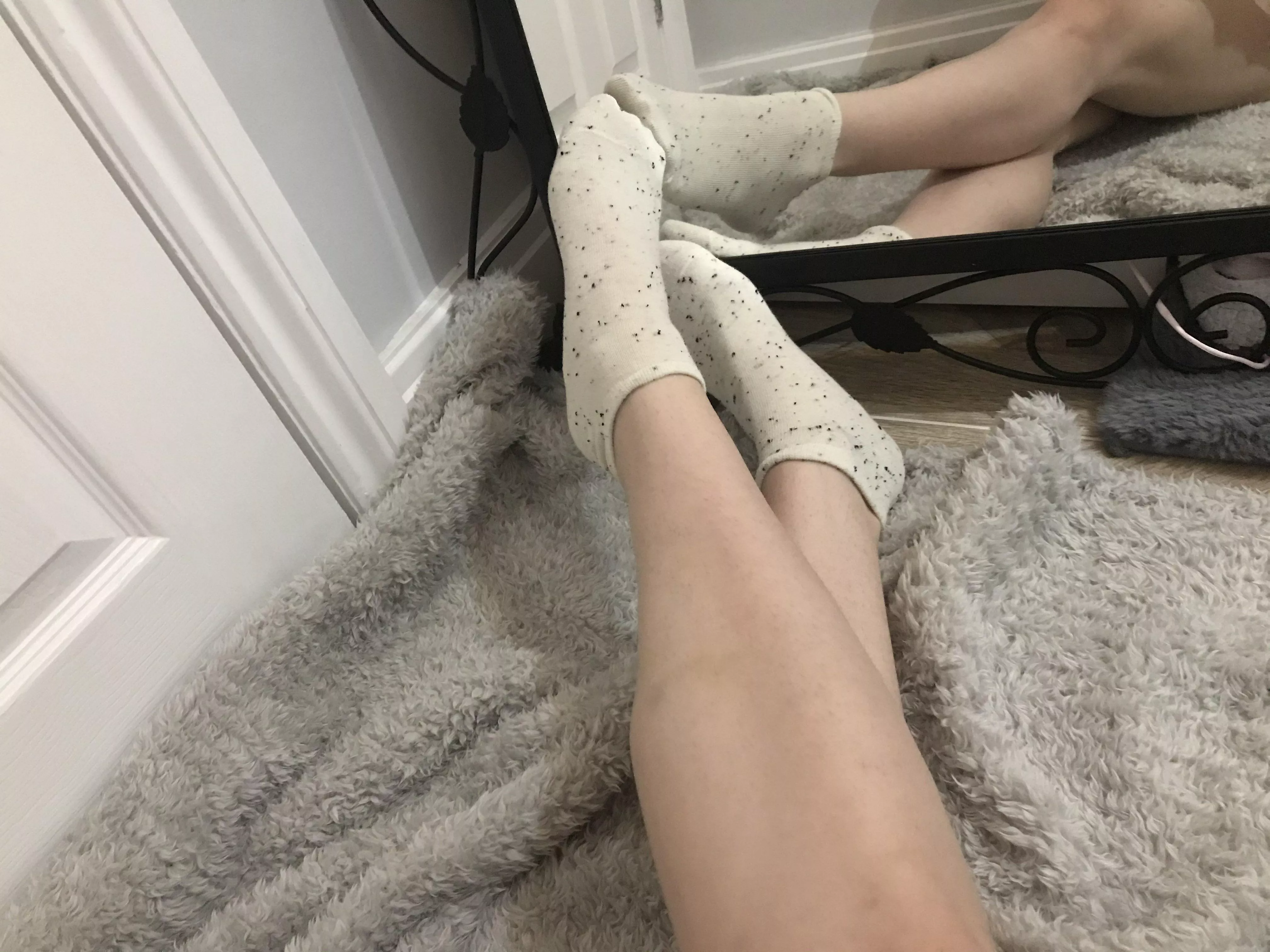 [selling] Ultra smelly Asian girl’s gym socks 😋 wanna feel them on your face?