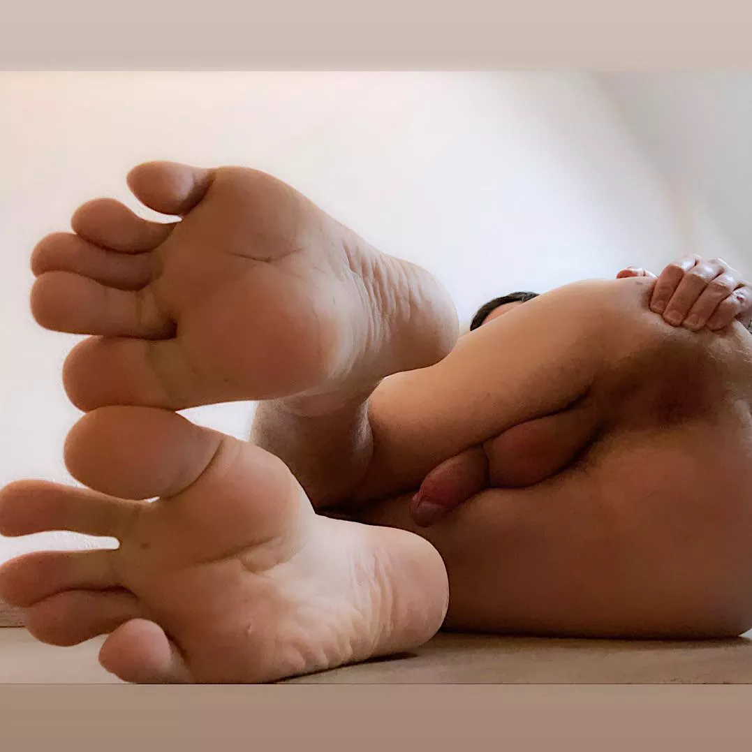 Soles to love, ass to eat. What would you want more?