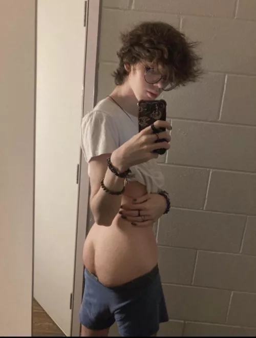 Wanna play with my twink body?