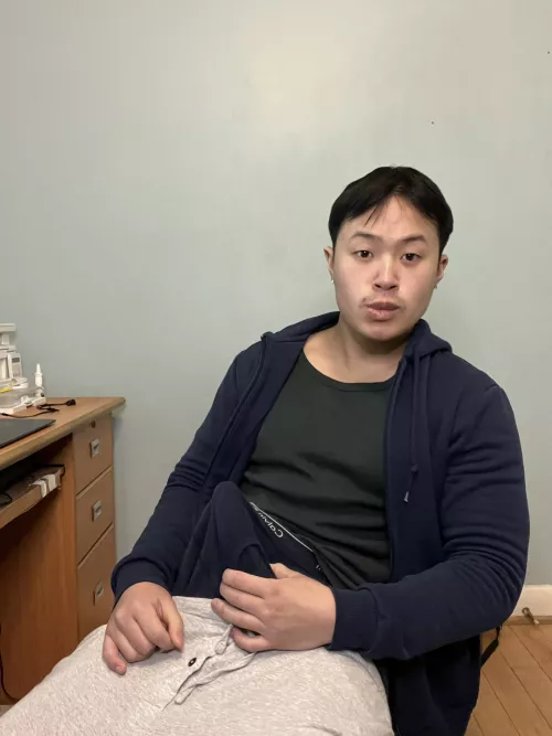 Who Wants To See Me Relieve This In A Twink?