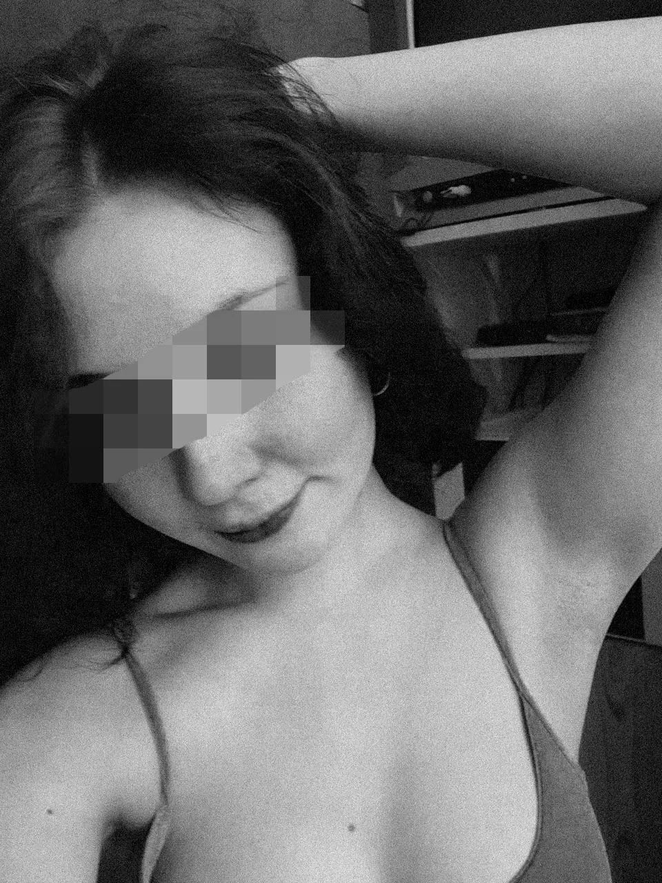 who would like to lick my wife's armpits?