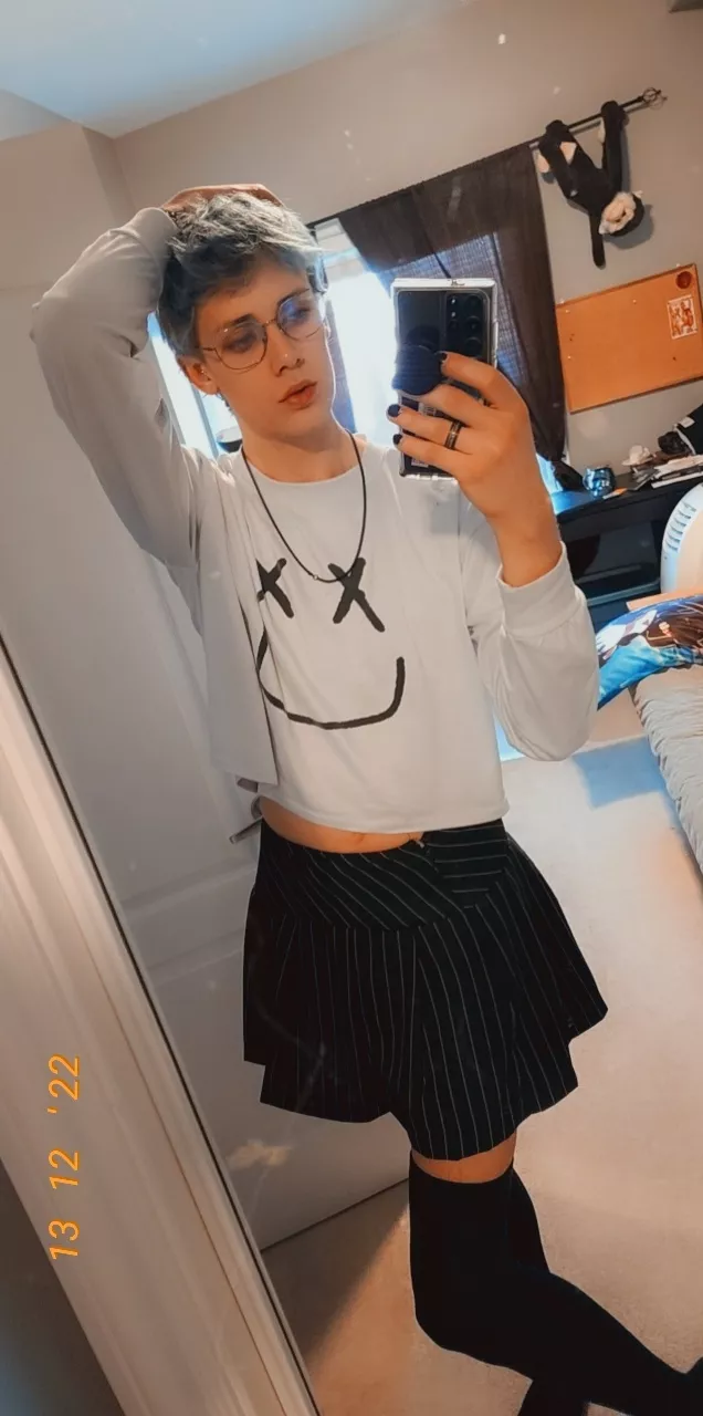 Will trade cuddles for kisses~💙