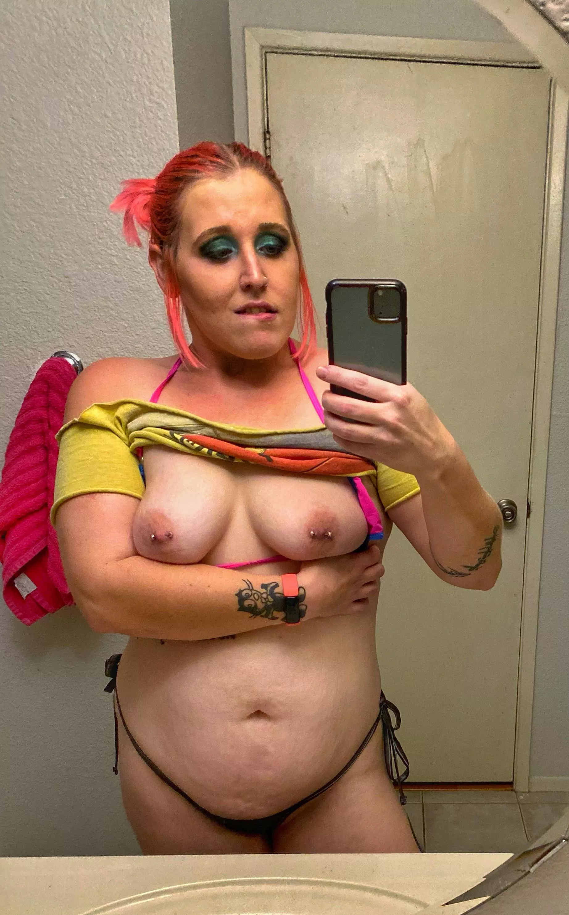 Your favorite pink haired bi girl has arrived. Cum say hi 🥰🥰🥰