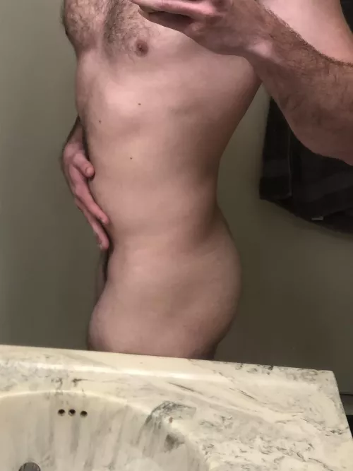 21 straight guy here I workout but don’t think my physique looks very masculine. Can any guys who think they look more masculine than me dm me a pic to compare to?😬