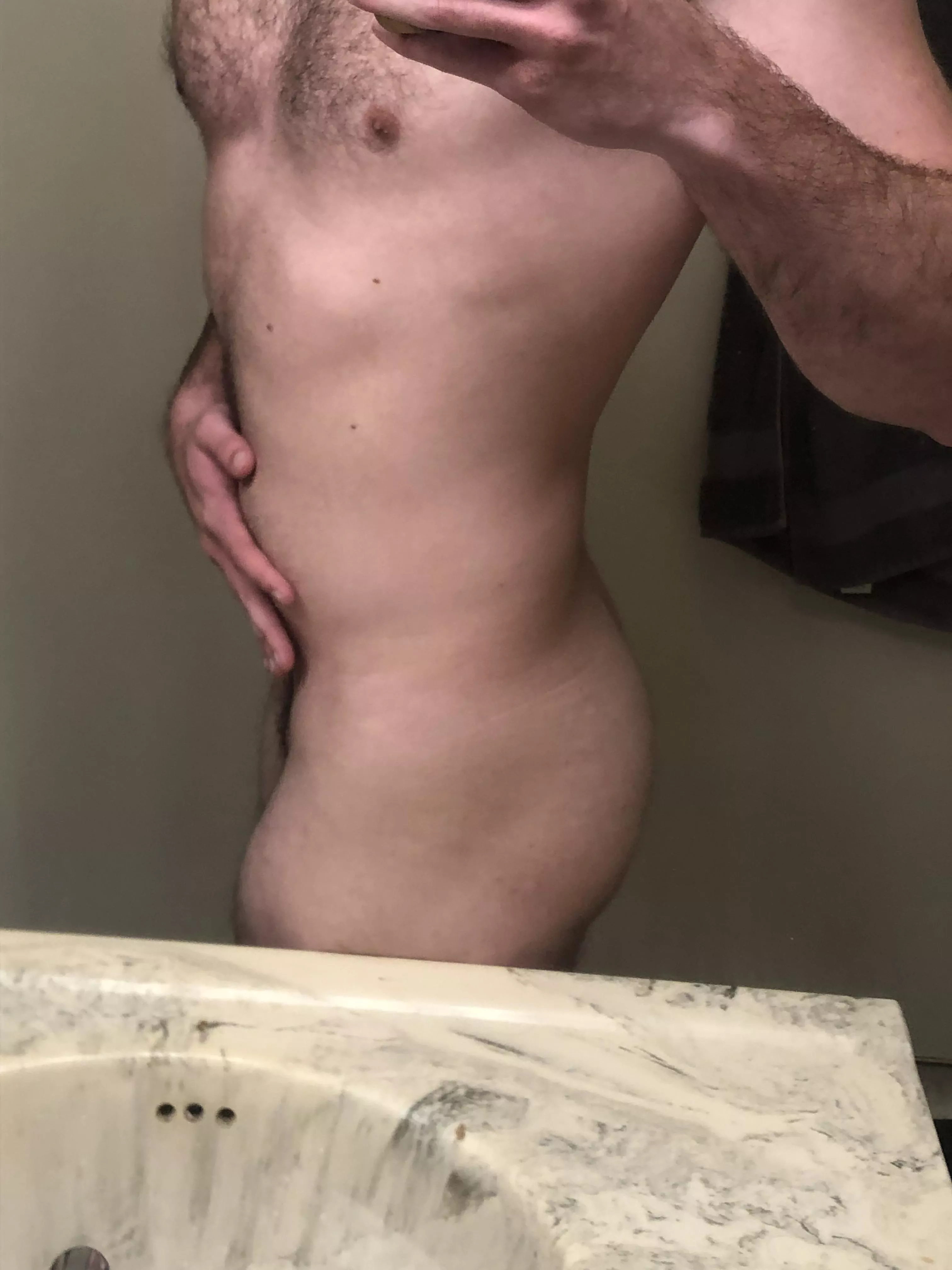 21 straight guy here I workout but don’t think my physique looks very masculine. Can any guys who think they look more masculine than me dm me a pic to compare to?😬