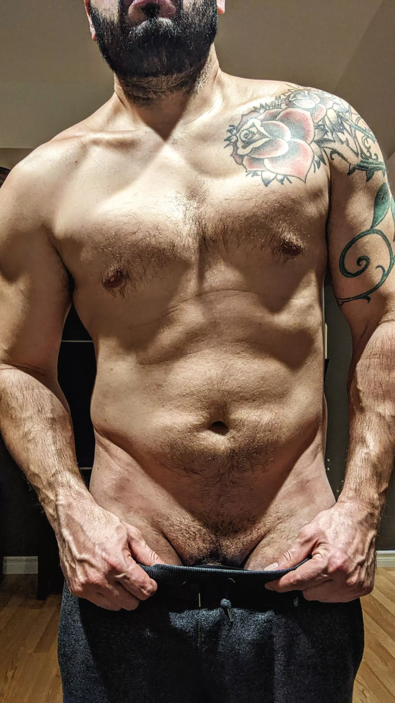 (38) Do you like a Daddy with a beard in grey sweat pants?