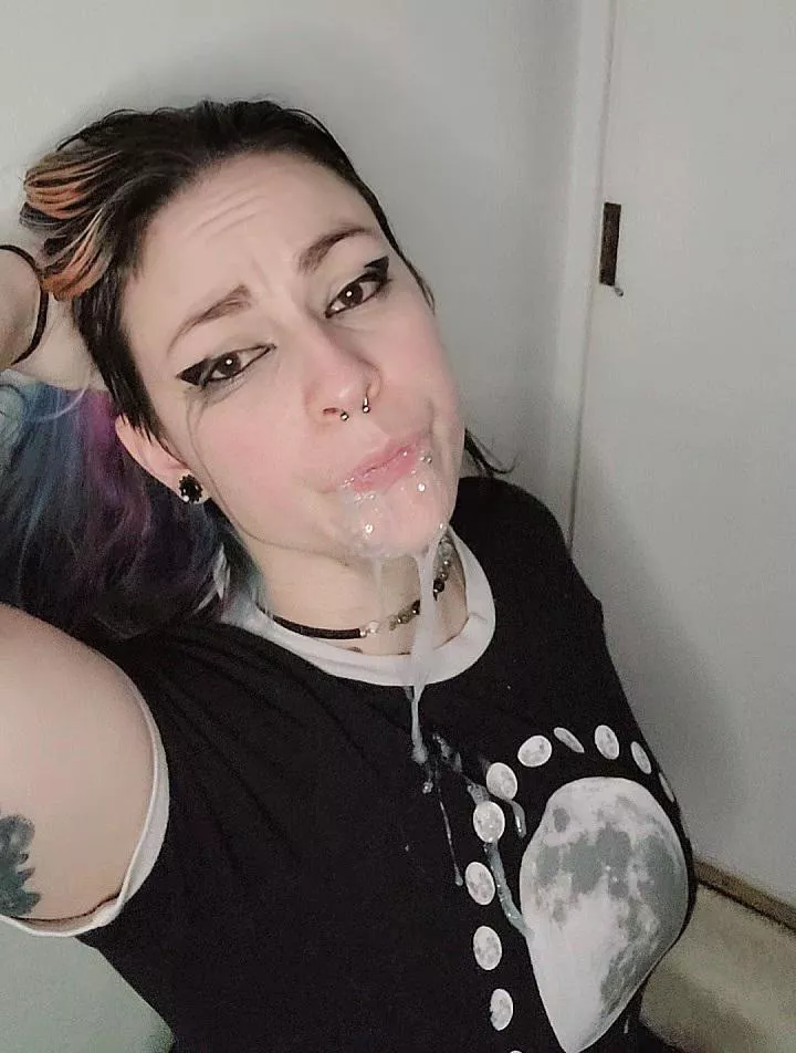 A face fuck fixes everything 😜