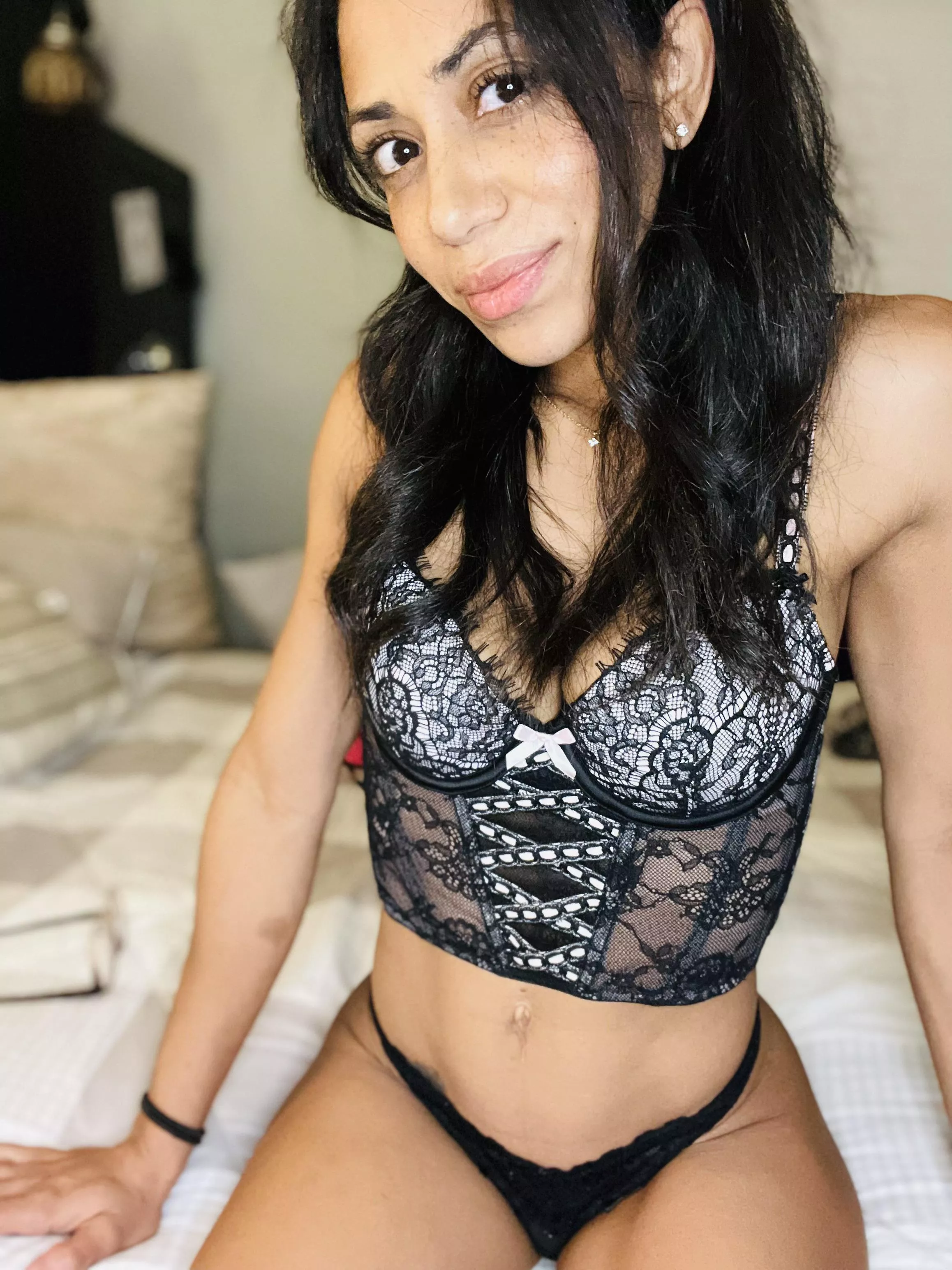 a sweet girl who loves to be freaky