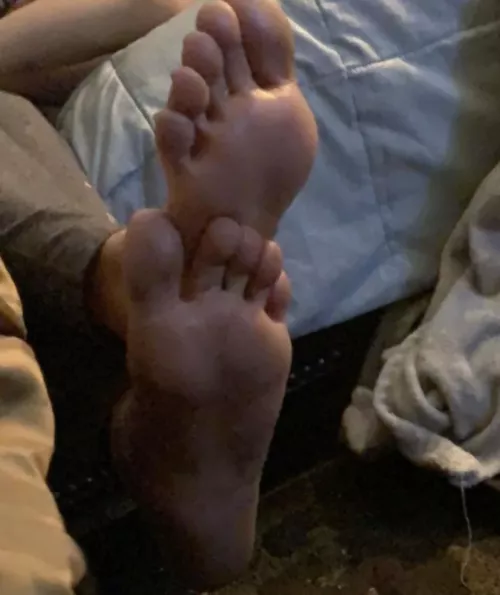 Anybody want to jerk off dm answer fast size 10s my grandma feet