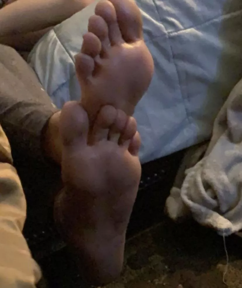 Anybody want to jerk off dm answer fast size 10s my grandma feet