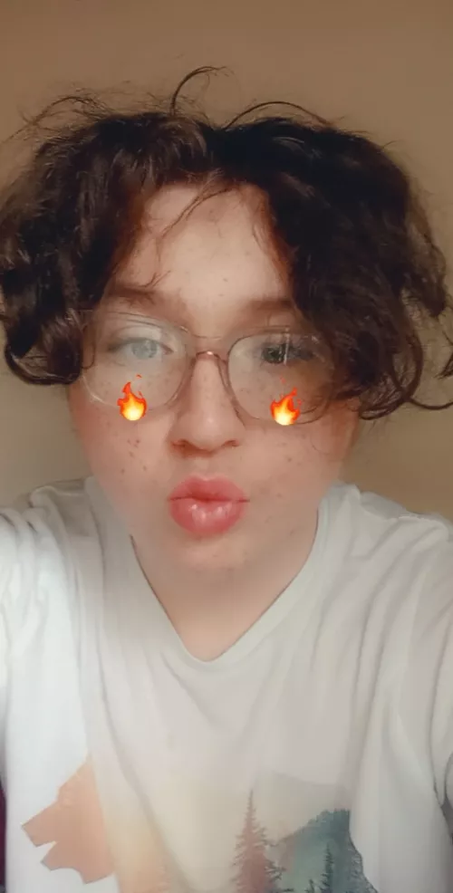 Anyone wanna cum on my face?😏