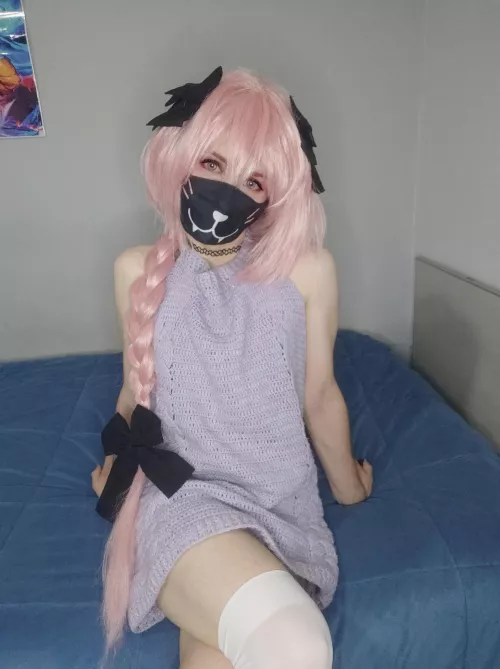 Astolfo comes to wish you a happy femboy Friday -3- say hi