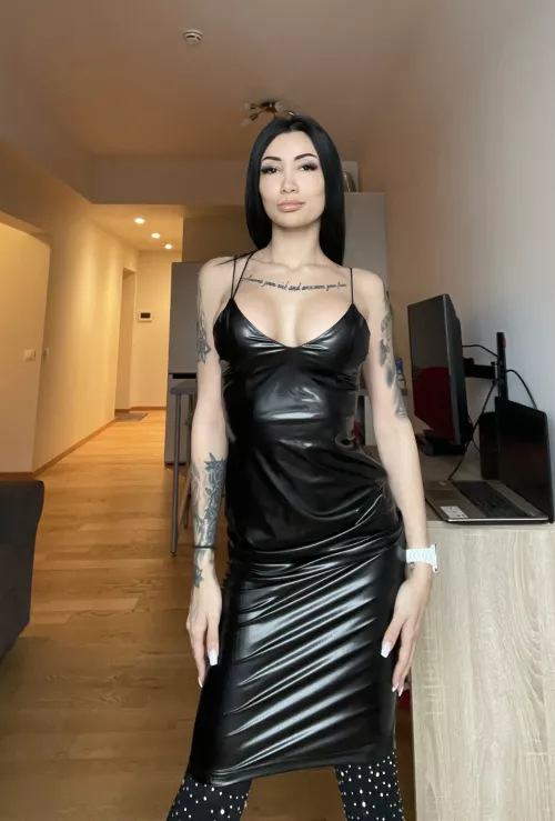 Can I wear this on our first date 💋