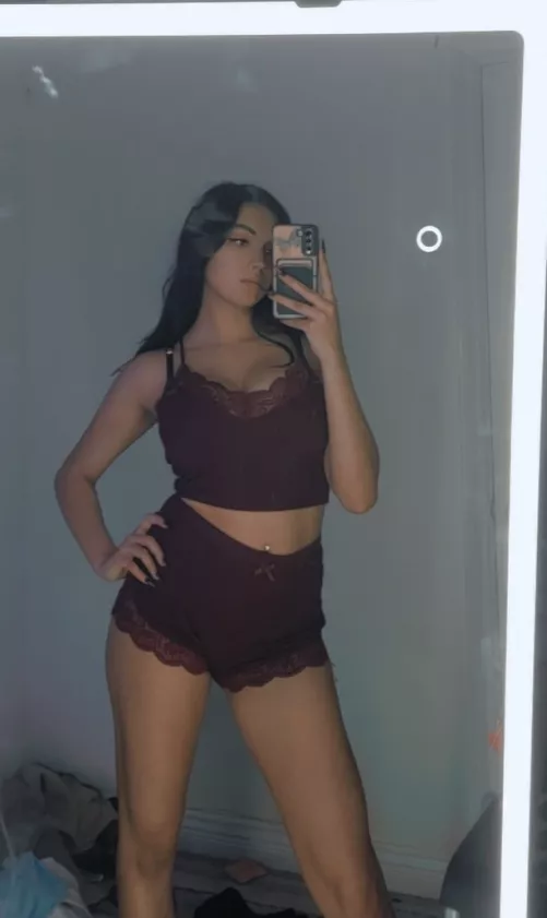 Cozy pajamas mood on [f]