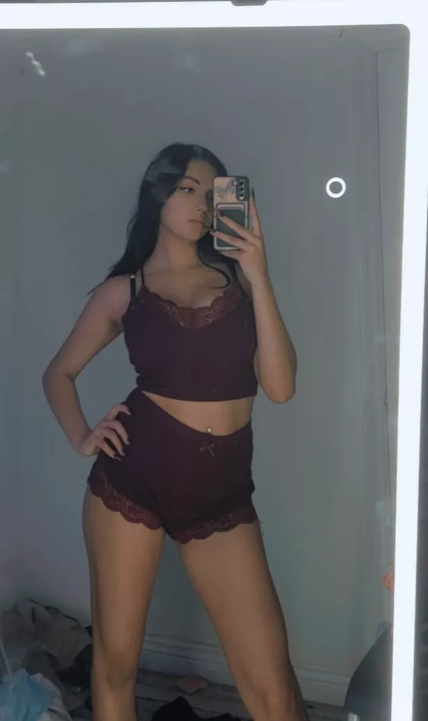 Cozy pajamas mood on [f]