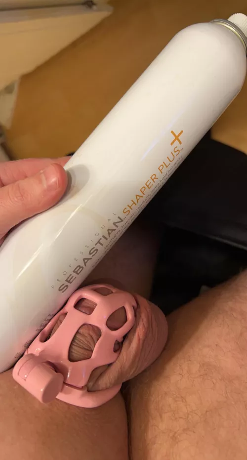 Do I need a smaller cage? Honestly need help 🖤