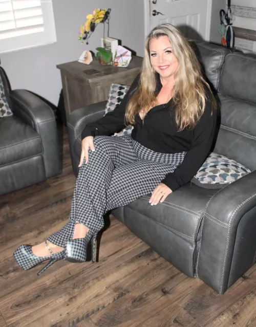 (F)50 BBW GILF looking for some filthy fun