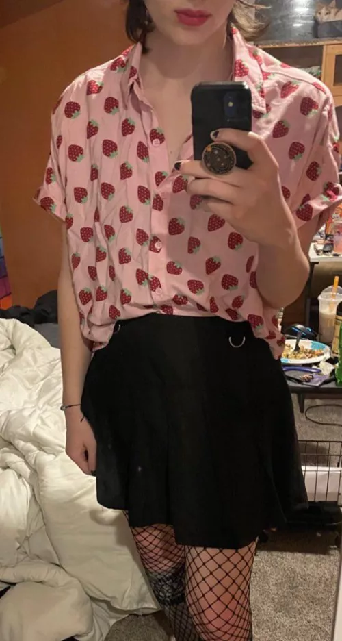 first post for femboy friday 🍓😍