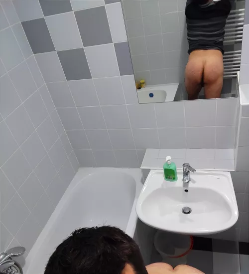 Fun in bathroom at work 😁🙋‍♂️