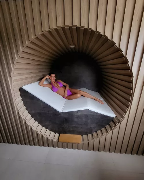 Happiness comes in waves... keep your bikini everytime ! 👙