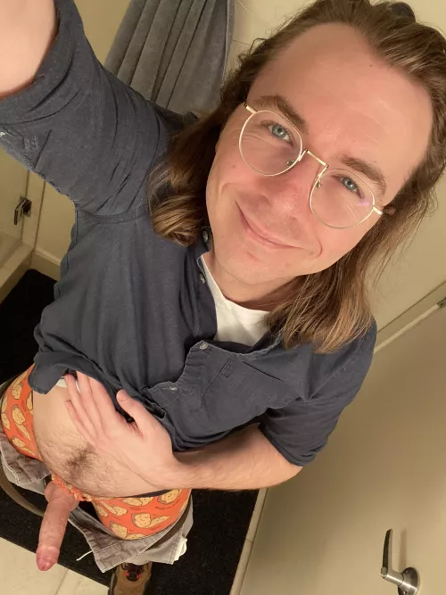 Happy Thursday from my office bathroom!