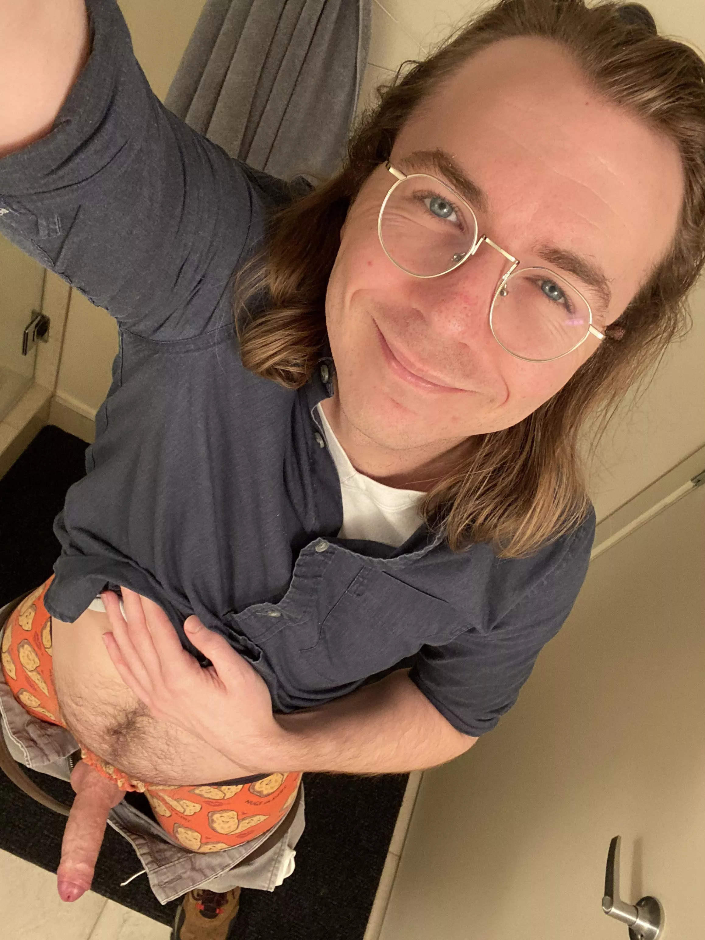 Happy Thursday from my office bathroom!