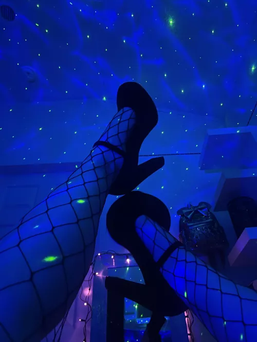 Heels or no heels? Hmm