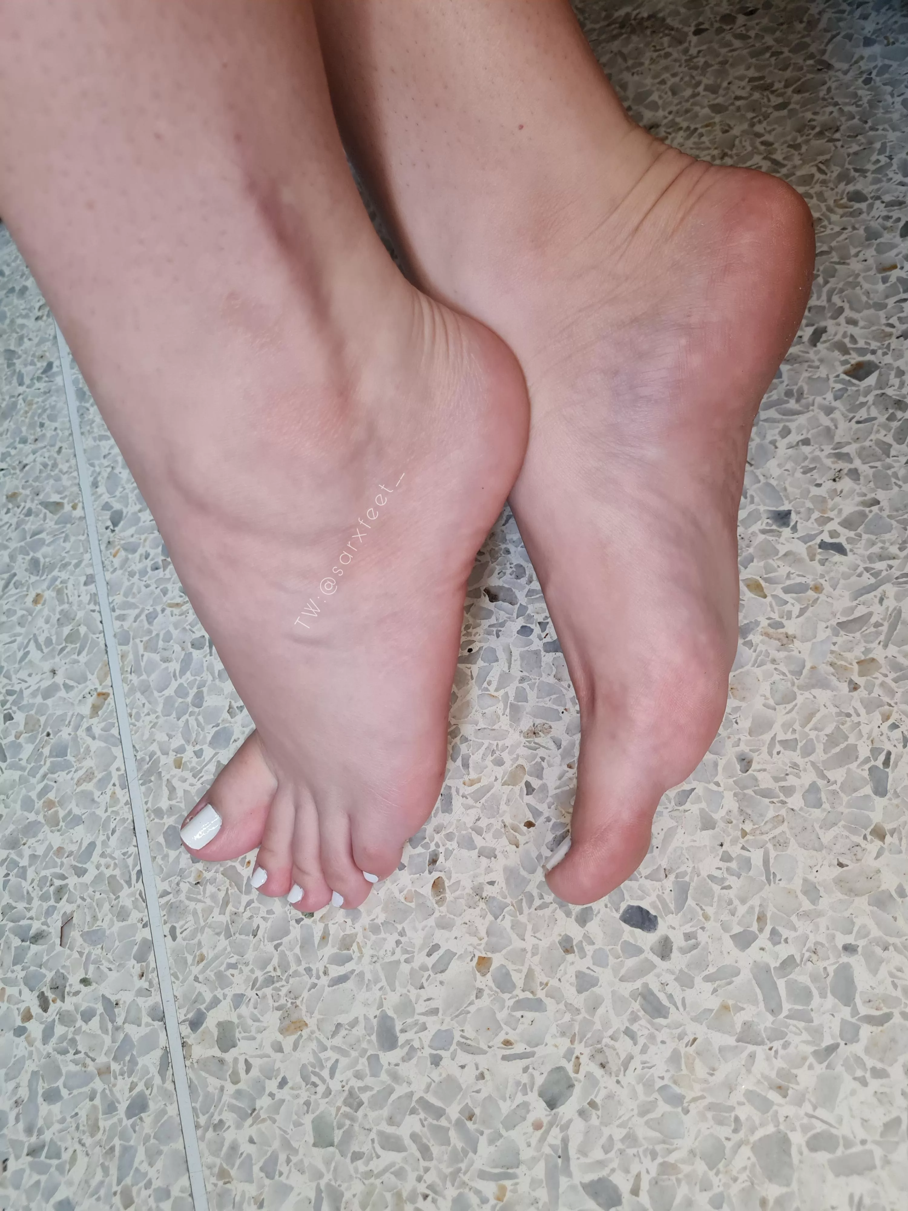 Here are 10 toes for you to suck on