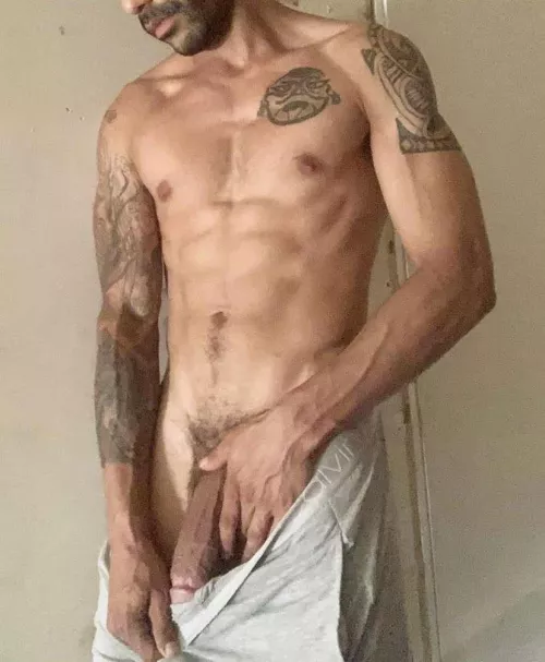 Here’s the cock beneath the grey sweats you’re always staring at 🥵🤤