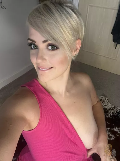 Hows about a cheeky booby flash