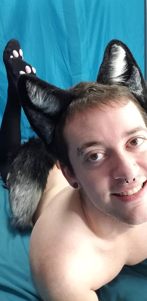 I don't have a hood yet but I promise I'm a good boy still 🥺 (29, they/he)