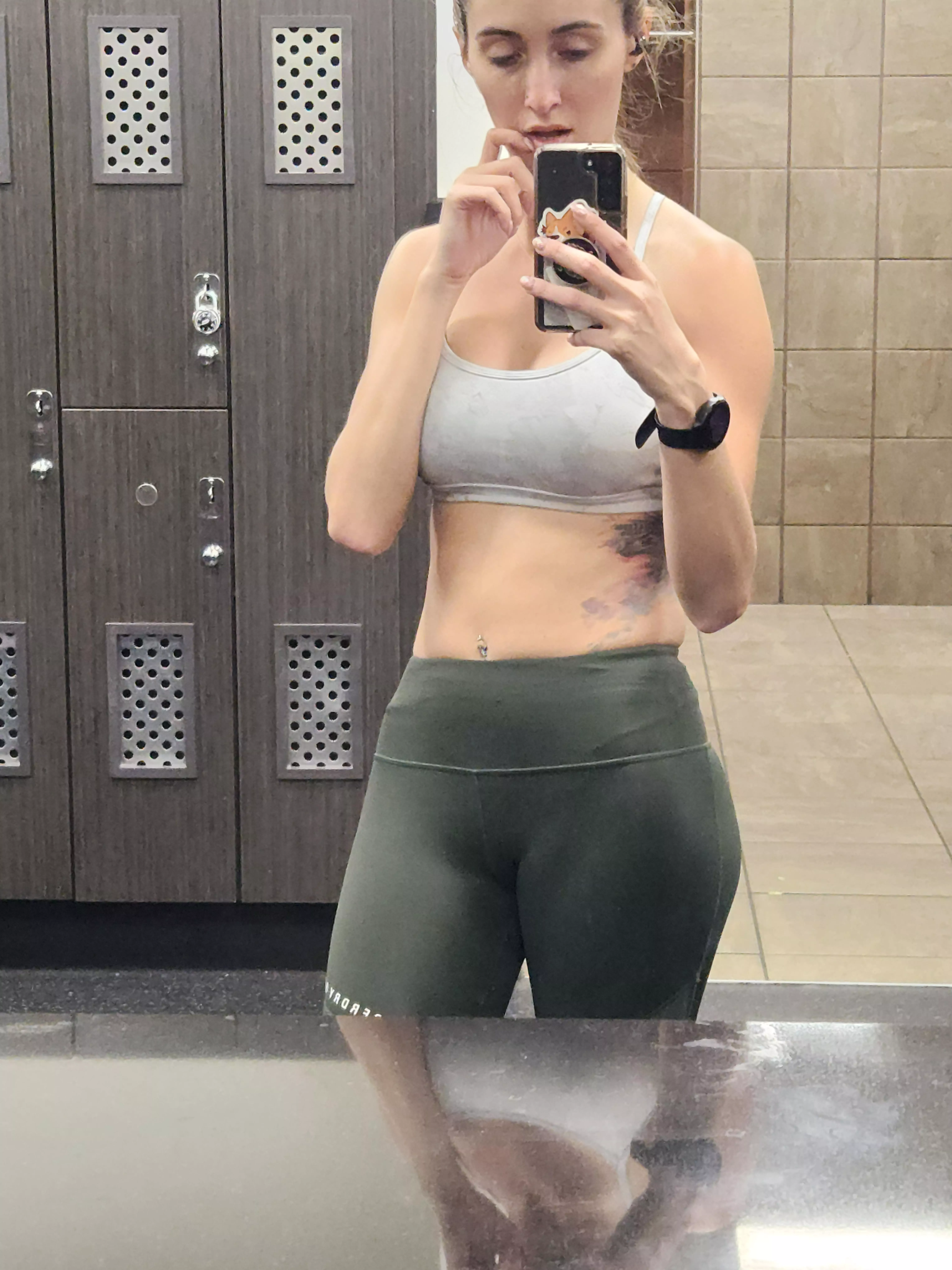 I keep going to the gym for the slutty mirror selfies, I mean the gains