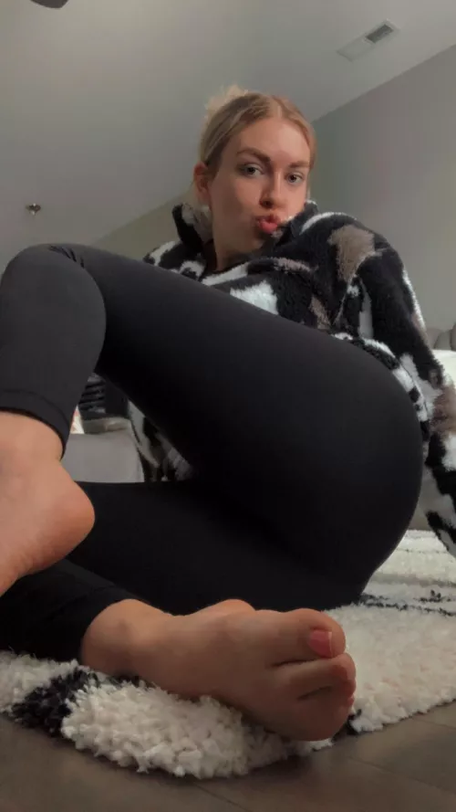 I love a simple black legging