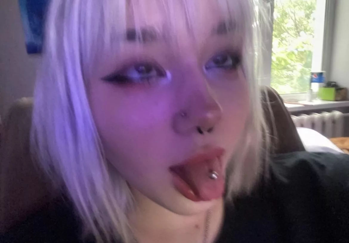 I tried doing the ahegao face >_<