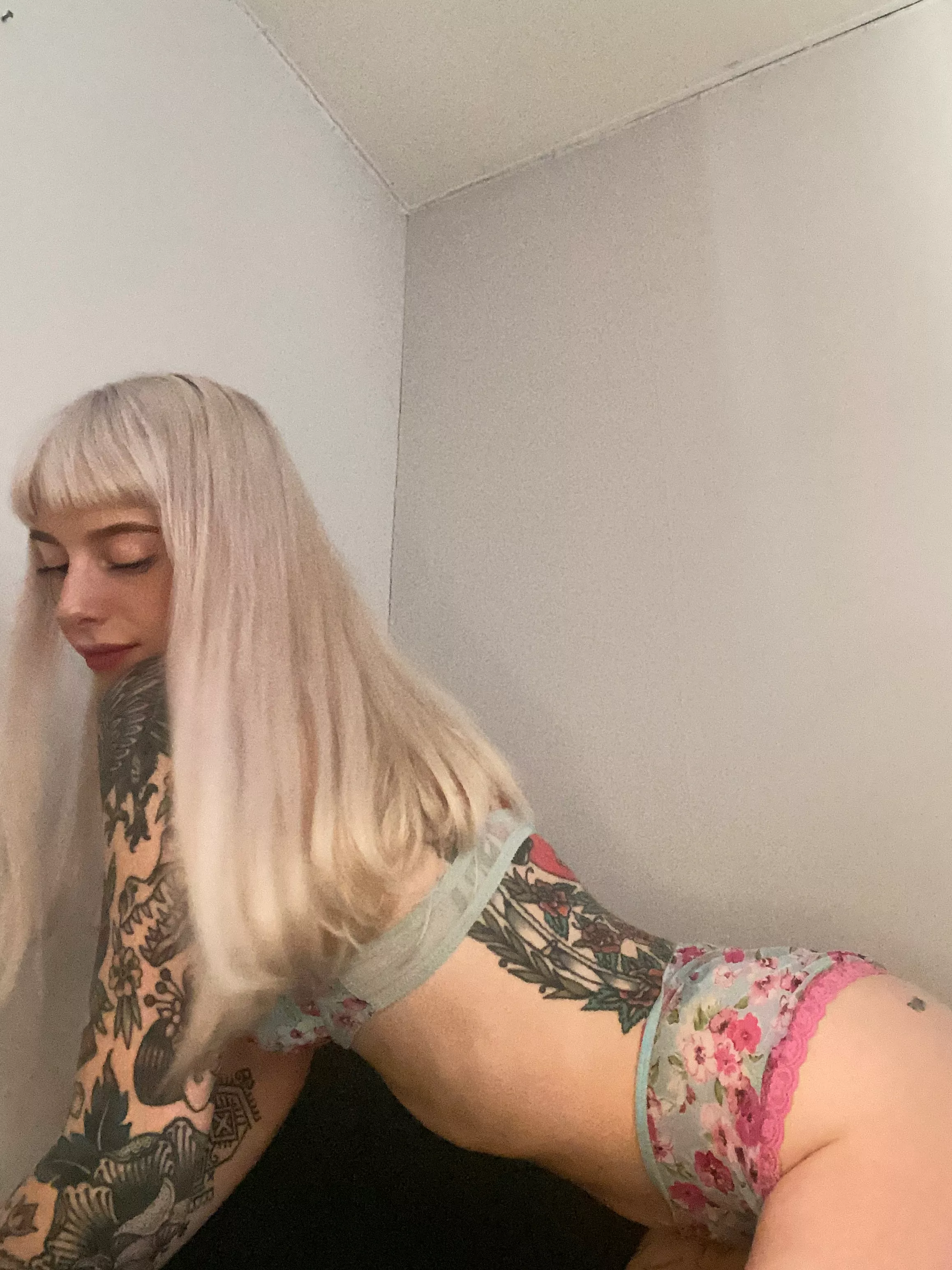 I want you to get lost in my eyes baby