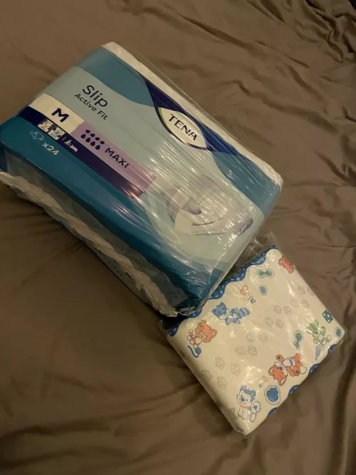 I’ve finally fully accepted my DL side and bought my first big pack of dips! I’m so excited and happy, and browsing this community really helped with that <3