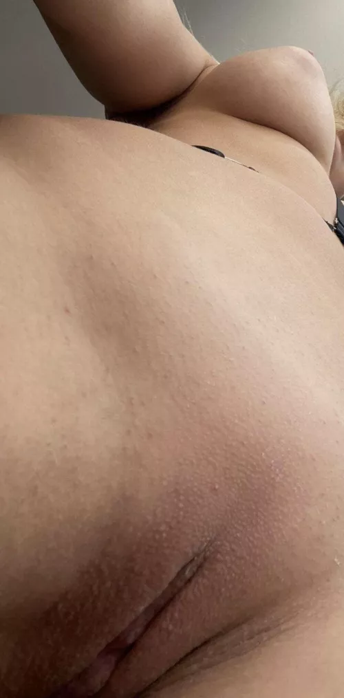 Let’s smoke and fuck 🥰😉😘🤭