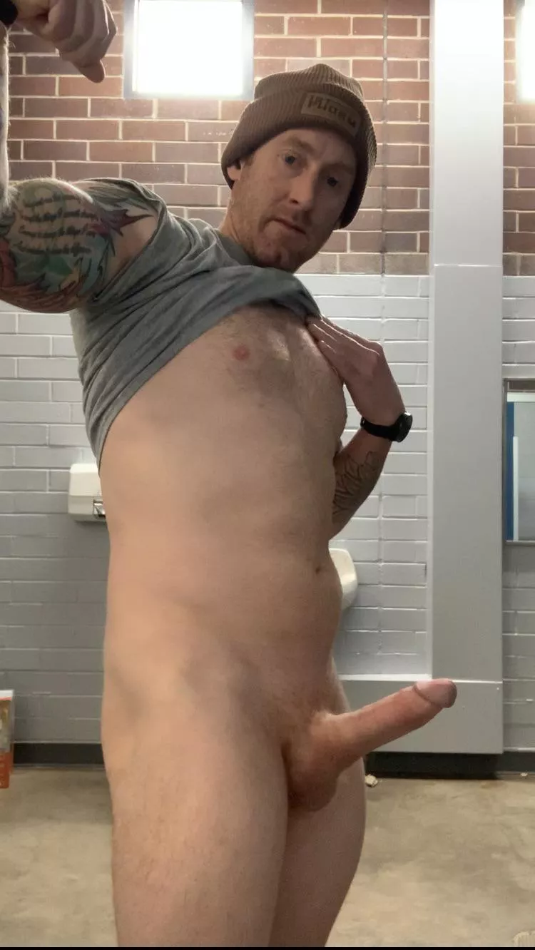 (M) Any of you ladies want to be my workout partner. Shoot me a message