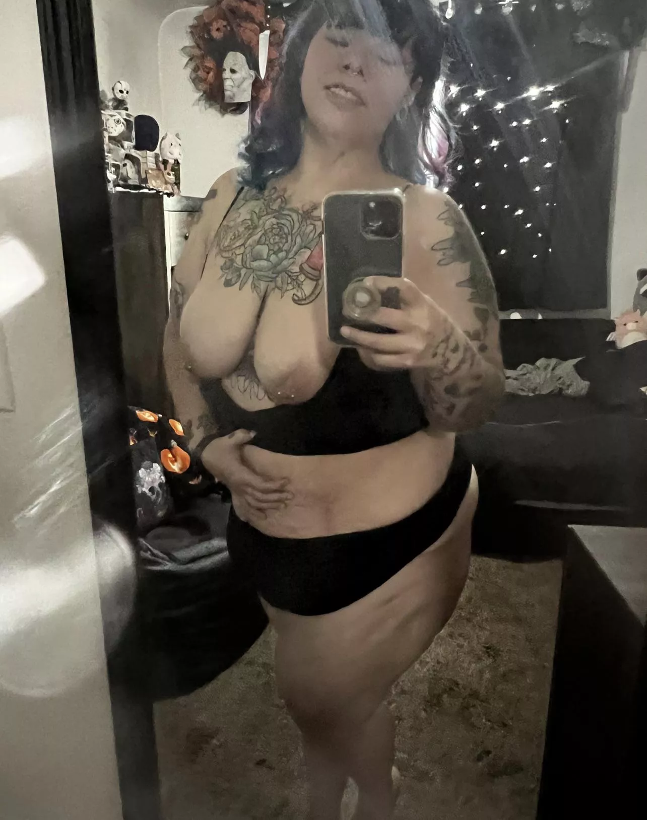 Mirror selfie #644655