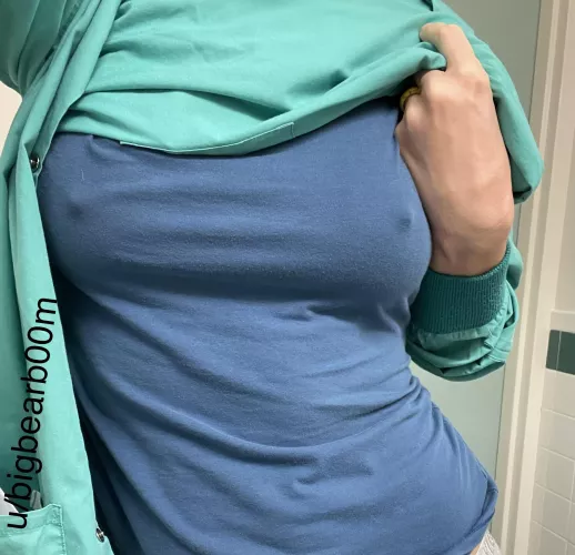 My job doesn’t like that this is my bra. Distracting they say😜