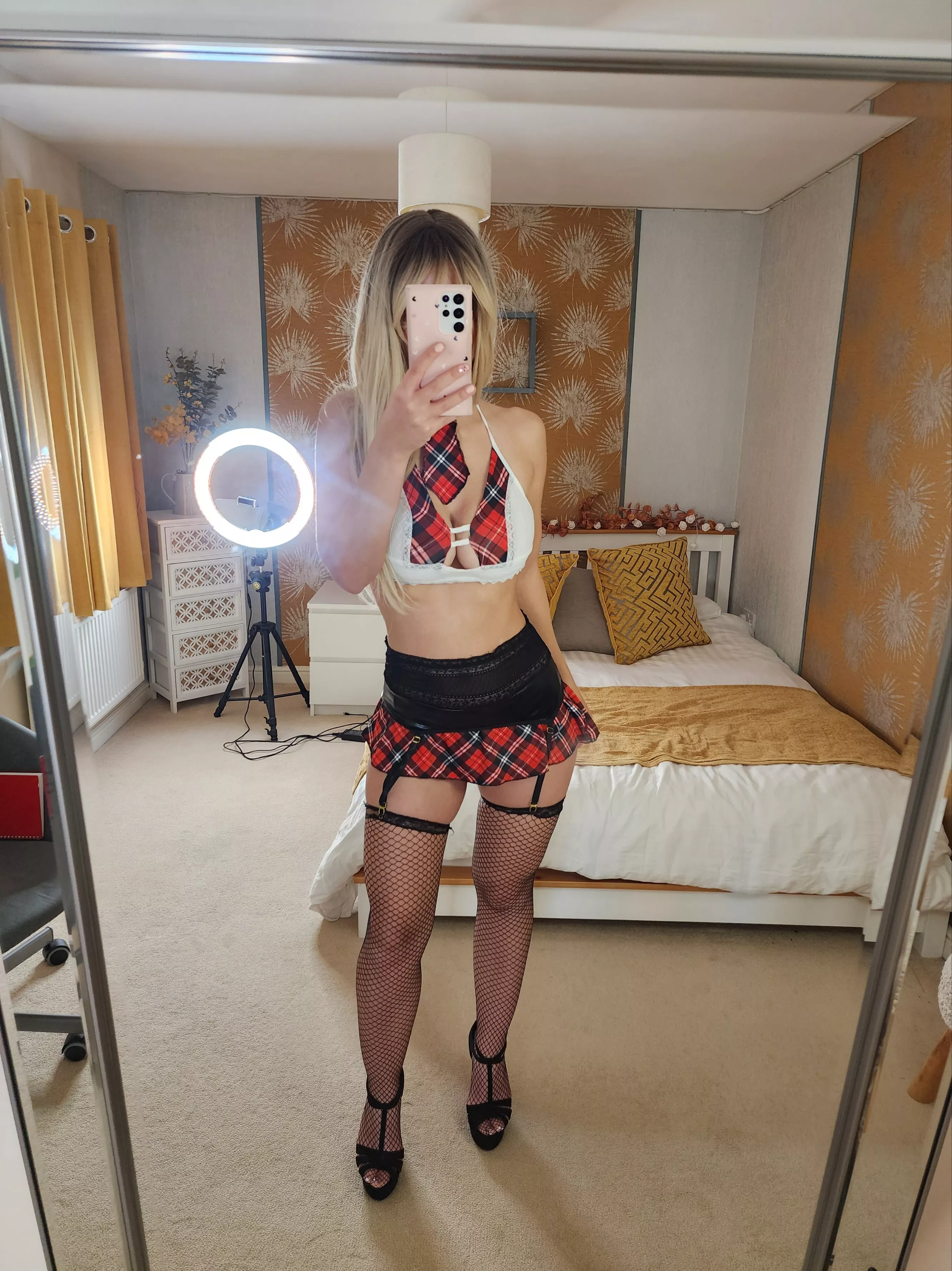 My new slutty costume, do I look doable in it?